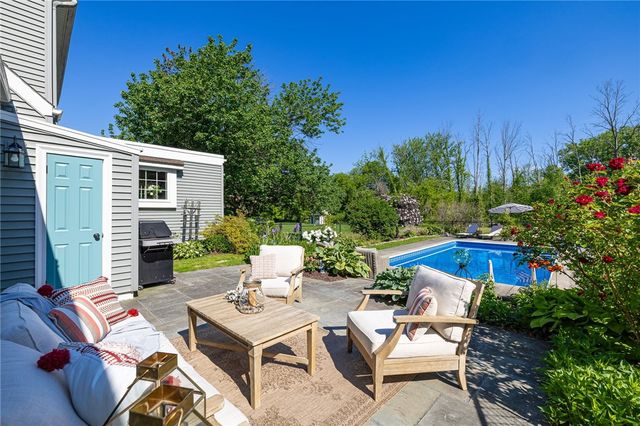 462 Seneca Park Avenue, Irondequoit, NY 14617