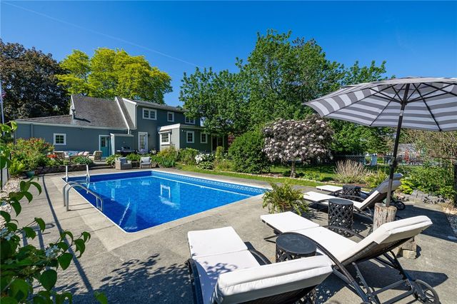 462 Seneca Park Avenue, Irondequoit, NY 14617