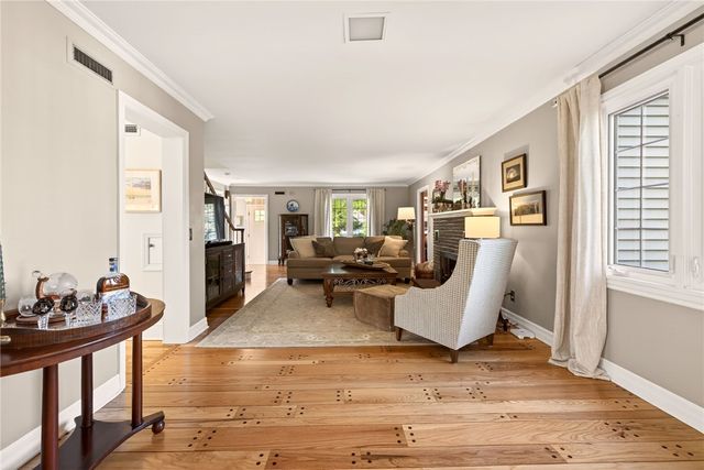 462 Seneca Park Avenue, Irondequoit, NY 14617