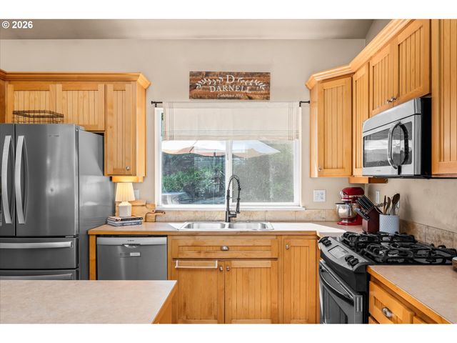 277 S 67TH Ct, Springfield, OR 97478