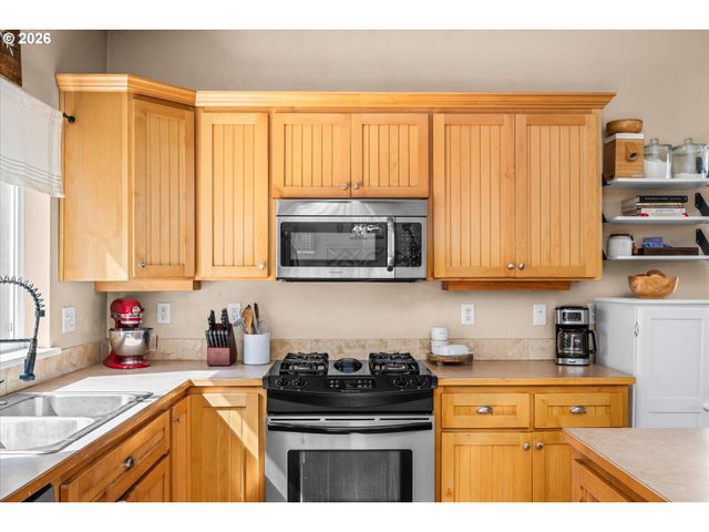 277 S 67TH Ct, Springfield, OR 97478