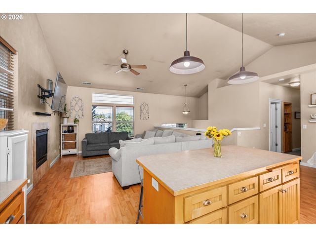 277 S 67TH Ct, Springfield, OR 97478