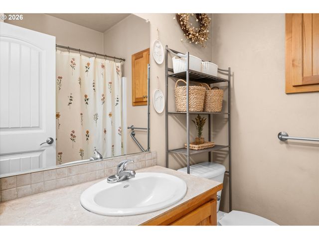 277 S 67TH Ct, Springfield, OR 97478