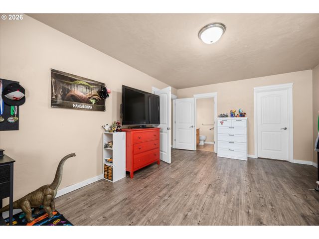 277 S 67TH Ct, Springfield, OR 97478