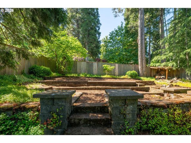 277 S 67TH Ct, Springfield, OR 97478