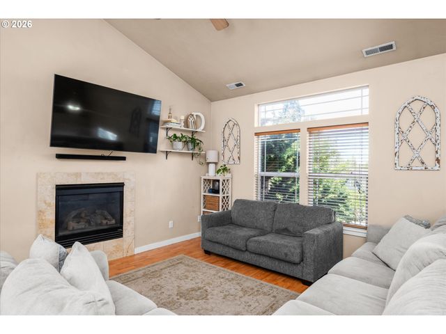 277 S 67TH Ct, Springfield, OR 97478