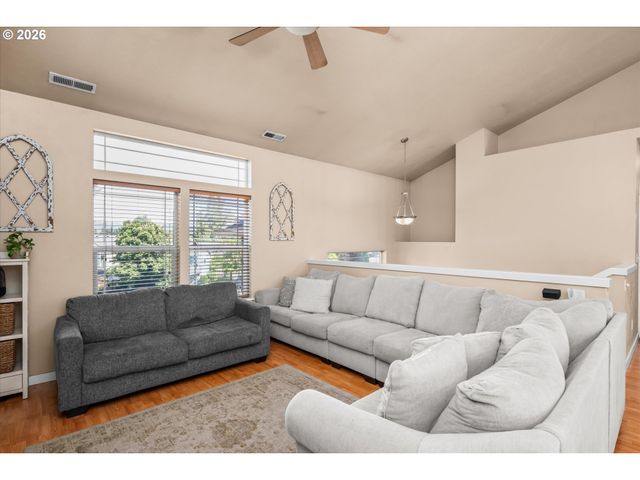 277 S 67TH Ct, Springfield, OR 97478