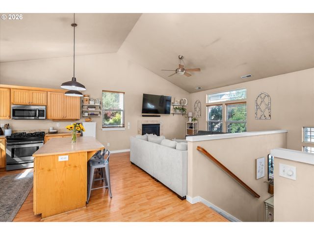 277 S 67TH Ct, Springfield, OR 97478