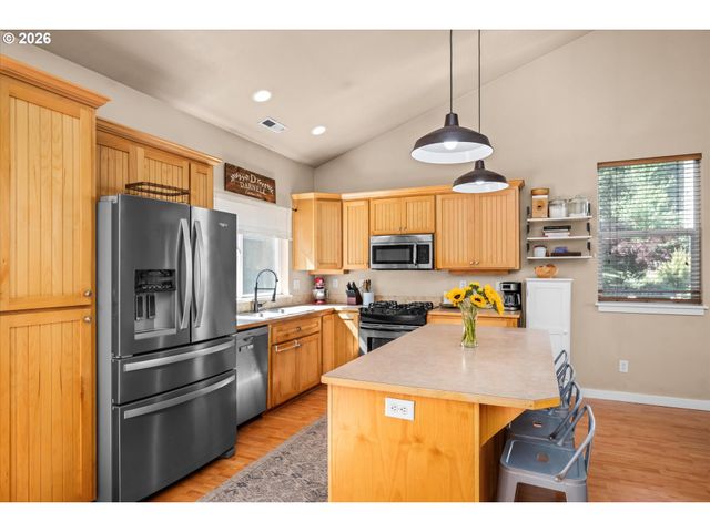 277 S 67TH Ct, Springfield, OR 97478