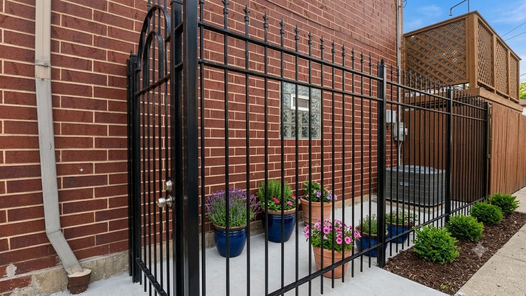2805 S Stewart Avenue, Chicago, IL 60616 — photo 3