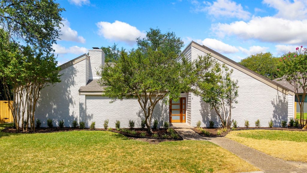 17133 Earthwind Drive, Dallas, TX 75248