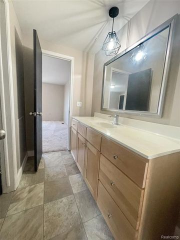 15846 W 11 Mile Road, Southfield, MI 48076