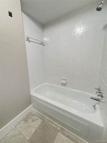 15846 W 11 Mile Road, Southfield, MI 48076