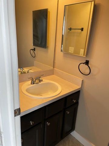 15846 W 11 Mile Road, Southfield, MI 48076