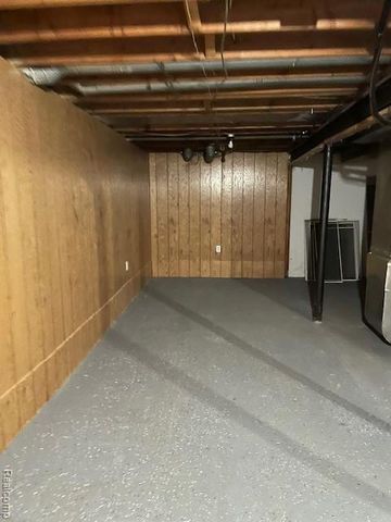 15846 W 11 Mile Road, Southfield, MI 48076