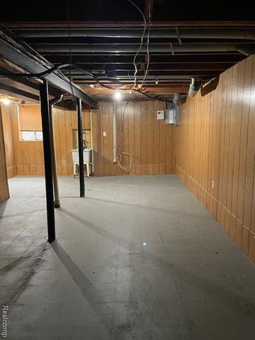 15846 W 11 Mile Road, Southfield, MI 48076