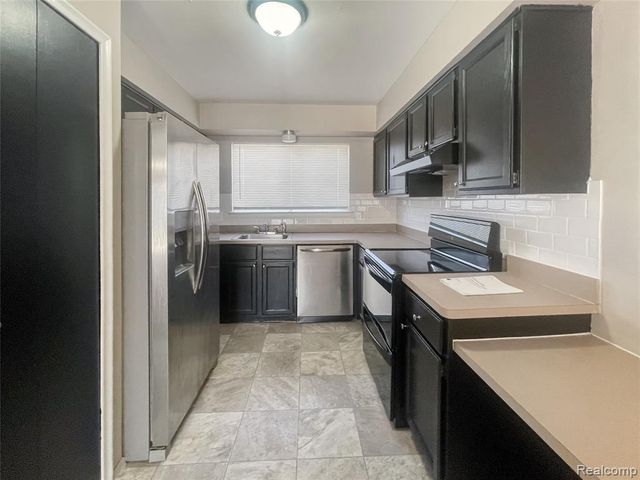 15846 W 11 Mile Road, Southfield, MI 48076