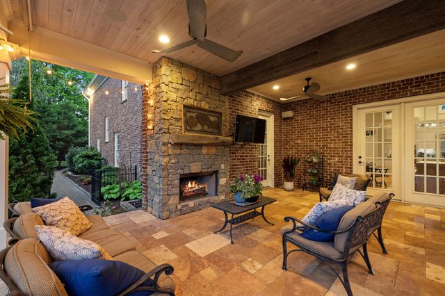 107 Sturbridge Dr, Franklin, TN 37064