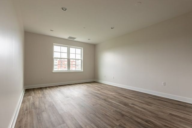 26 New Derby St 407, Salem, MA 01970