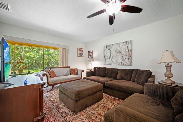 6086 Southard St, West Palm Beach, FL 33411