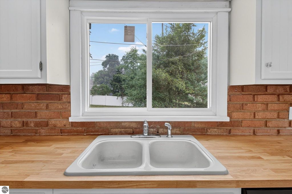 Image 15 of property listing at 509 Liberty Street, Alma, MI 48801