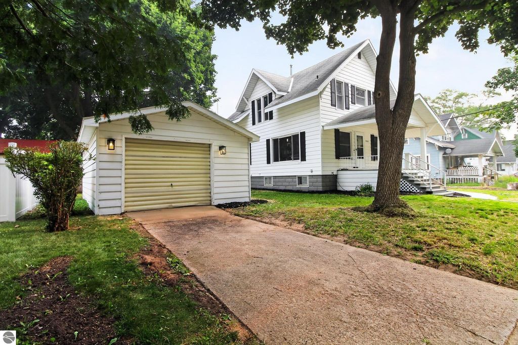 Image 2 of property listing at 509 Liberty Street, Alma, MI 48801