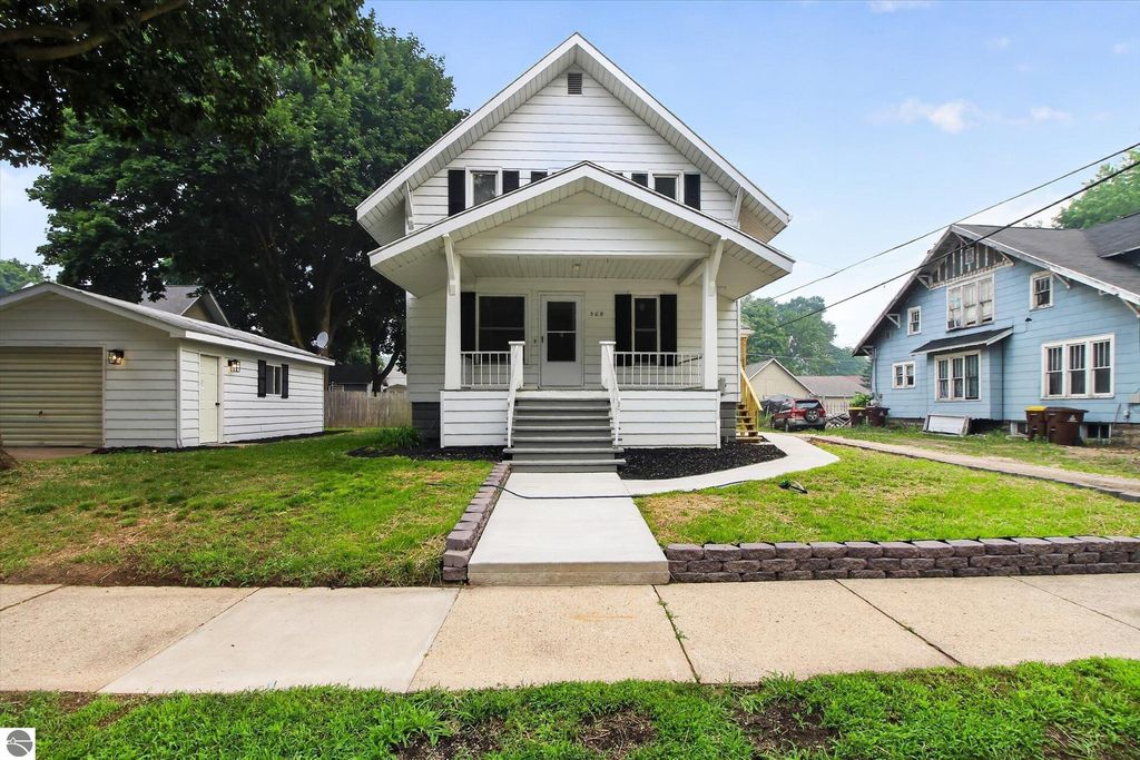 Image 4 of property listing at 509 Liberty Street, Alma, MI 48801