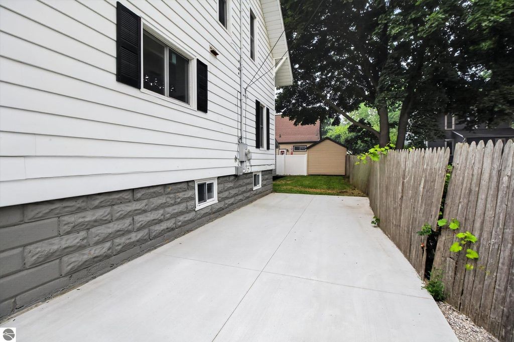 Image 44 of property listing at 509 Liberty Street, Alma, MI 48801