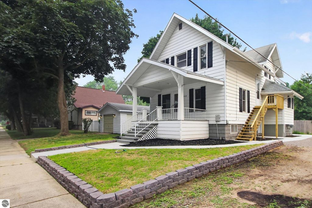 Image 5 of property listing at 509 Liberty Street, Alma, MI 48801