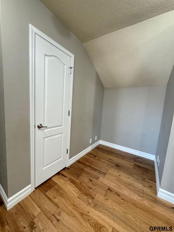 15960 Meredith Avenue, Omaha, NE 68116