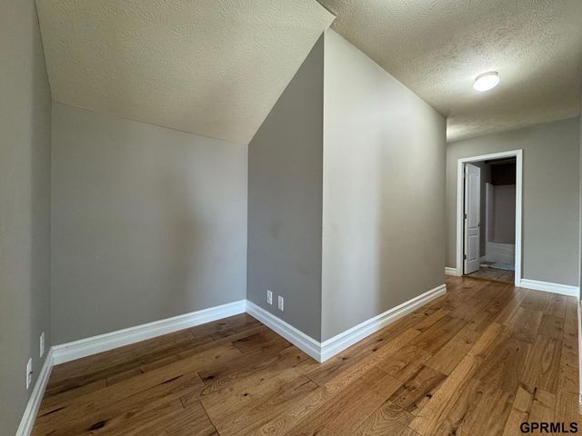 15960 Meredith Avenue, Omaha, NE 68116