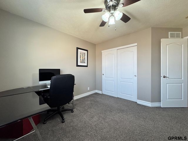 15960 Meredith Avenue, Omaha, NE 68116