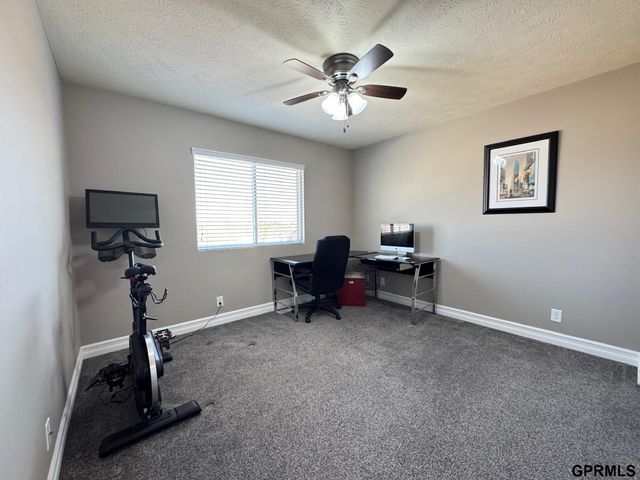 15960 Meredith Avenue, Omaha, NE 68116