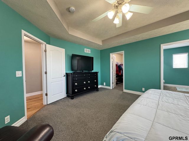 15960 Meredith Avenue, Omaha, NE 68116