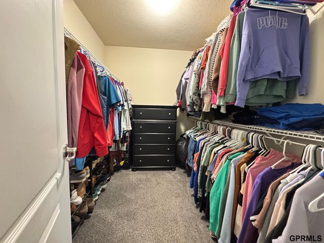 15960 Meredith Avenue, Omaha, NE 68116