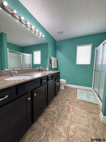 15960 Meredith Avenue, Omaha, NE 68116