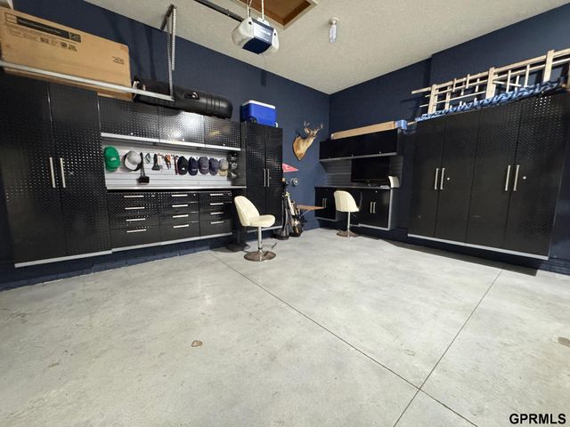 15960 Meredith Avenue, Omaha, NE 68116