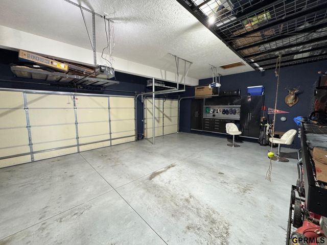 15960 Meredith Avenue, Omaha, NE 68116