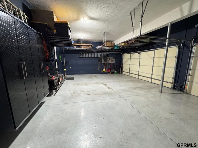 15960 Meredith Avenue, Omaha, NE 68116