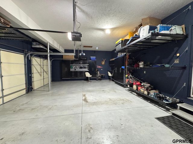 15960 Meredith Avenue, Omaha, NE 68116