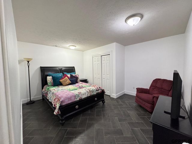 15960 Meredith Avenue, Omaha, NE 68116