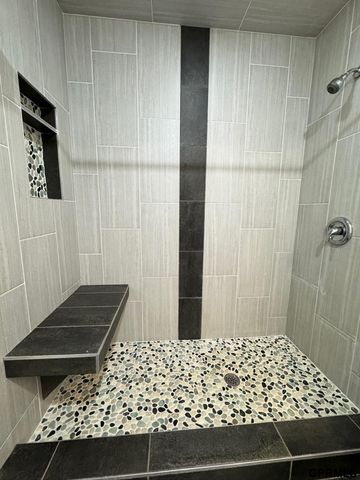 15960 Meredith Avenue, Omaha, NE 68116