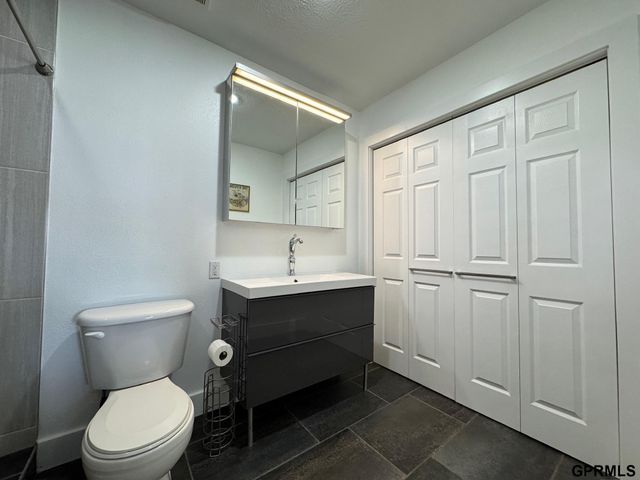 15960 Meredith Avenue, Omaha, NE 68116