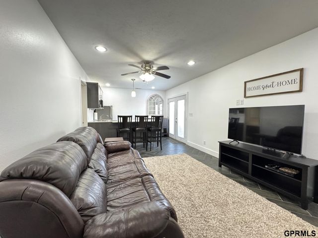 15960 Meredith Avenue, Omaha, NE 68116