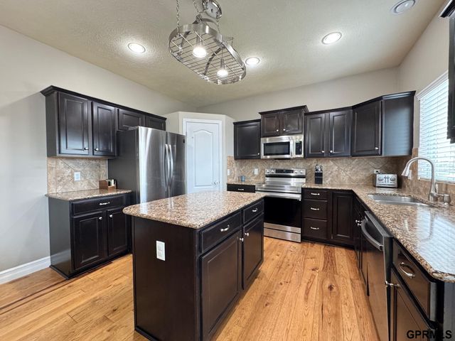 15960 Meredith Avenue, Omaha, NE 68116