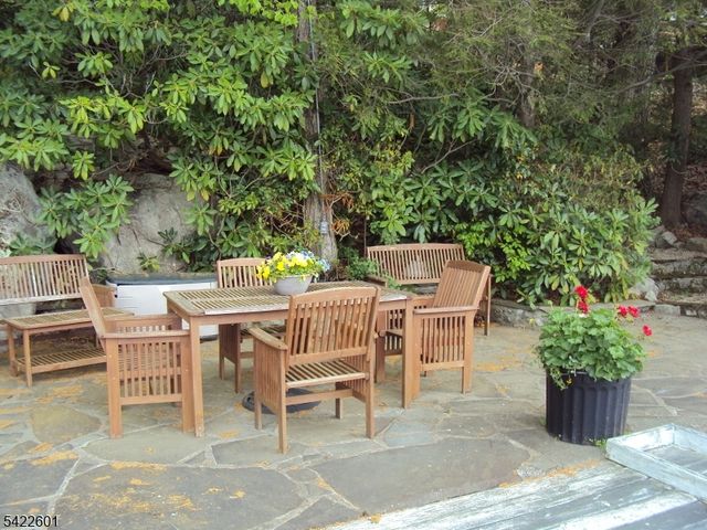 1193 Lakeside Dr E, Vernon Twp., NJ 07422