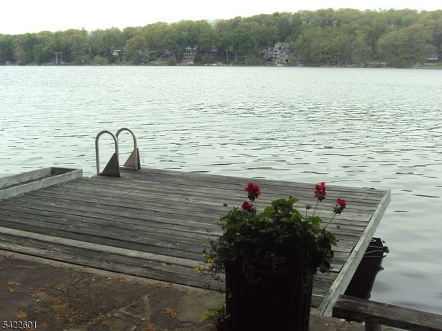 1193 Lakeside Dr E, Vernon Twp., NJ 07422