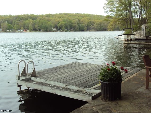 1193 Lakeside Dr E, Vernon Twp., NJ 07422