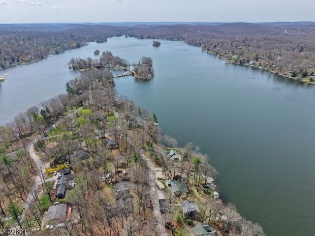 1193 Lakeside Dr E, Vernon Twp., NJ 07422