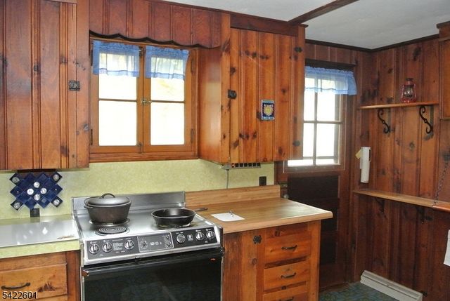 1193 Lakeside Dr E, Vernon Twp., NJ 07422